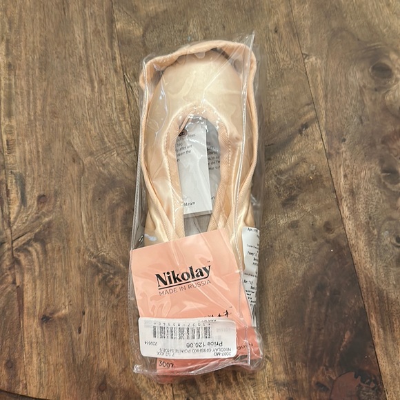 brand new Nikolay 3007 pointe shoes (7 1/2, XXX, M) - Picture 1 of 12